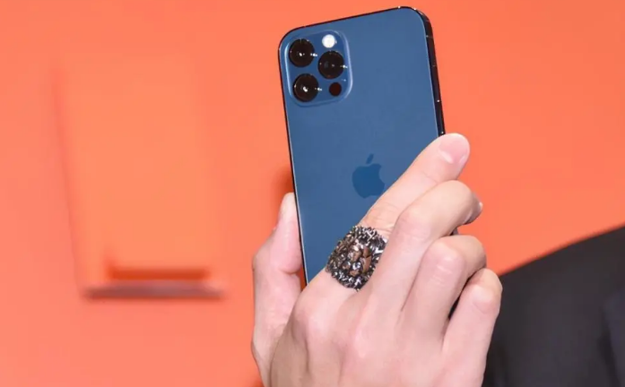 西陵苹果手机维修分享iPhone12系列重启方法教程 